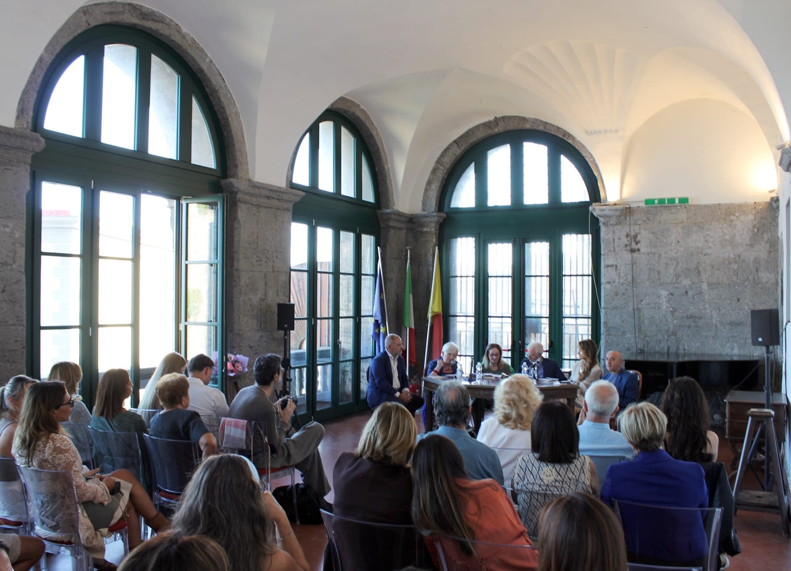 GRANDE SUCCESSO AL MASCHIO ANGIOINO DI NAPOLI PER LA PRESENTAZIONE DEL ROMANZO "PRIGIONE INCONSCIA" DI TANIA
