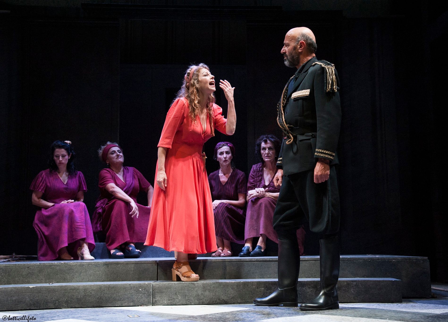 Amanda Sandrelli al Teatro Comunale di Monfalcone, straordinaria interprete della "Lisistrata" di Aristofane, il 29 e 30 nov.