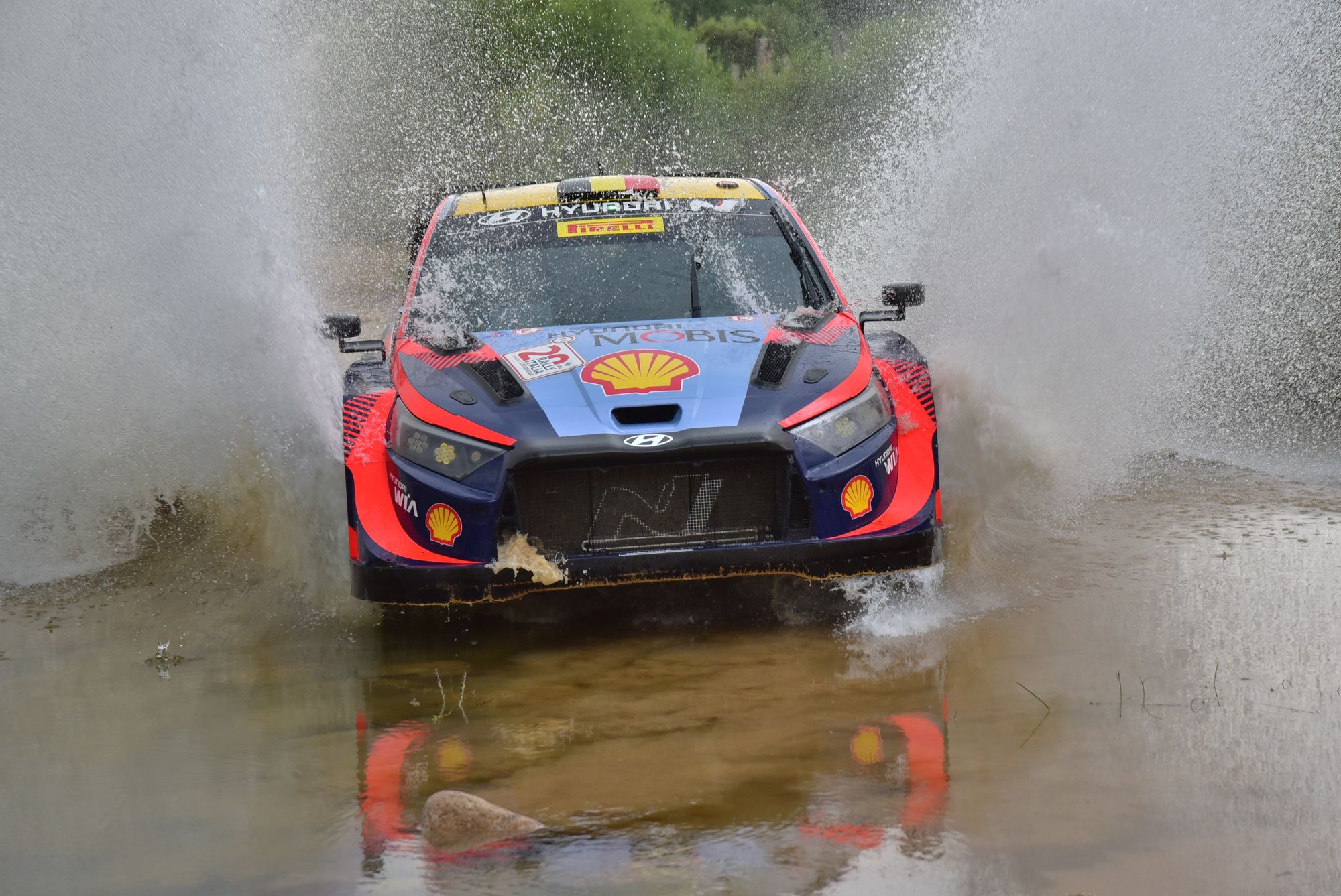 Neuville ribalta il Rally Italia Sardegna 2023, la Hyundai vola in testa