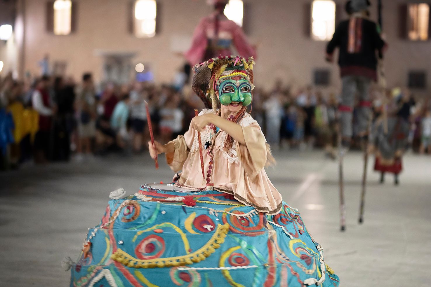 Lo storico spettacolo Fiesta del Teatro Due Mondi in scena a Marina di Grosseto