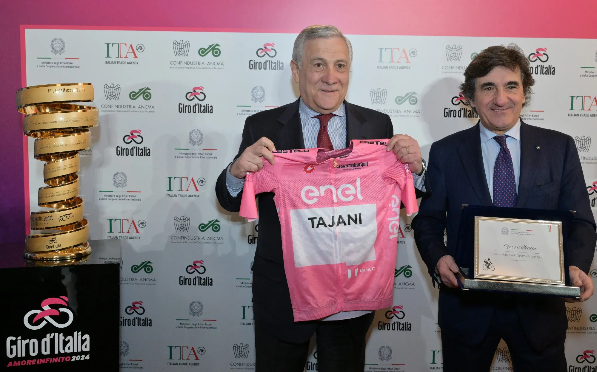 Il Giro d'Italia è stato nominato Ambasciatore della diplomazia dello Sport nel mondo