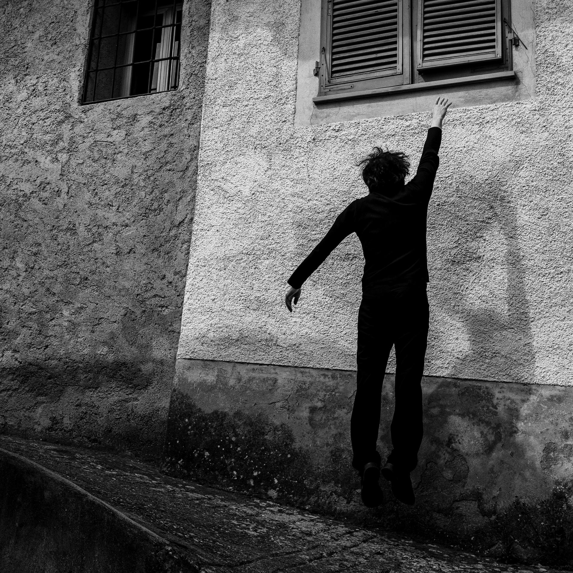 La fotografia concettuale conquista Siena: una mostra, un contest un grande autore