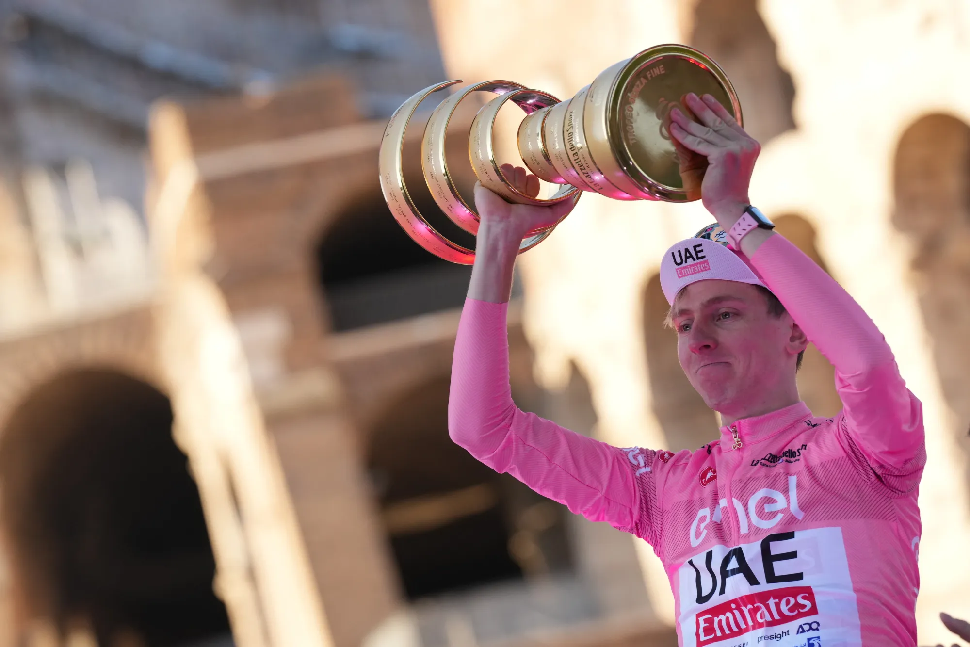 Tadej Pogačar vince il Giro d'Italia 107. A Tim Merlier l'ultima tappa
