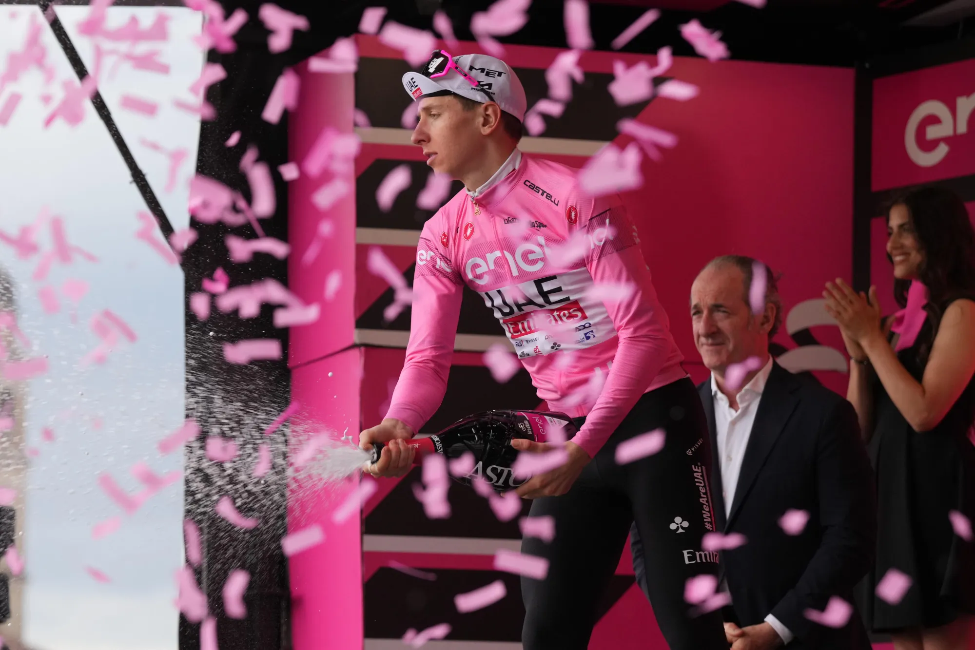 Tim Merlier vince la diciottesima tappa del Giro d'Italia. Tadej Pogacar rimane in Maglia Rosa