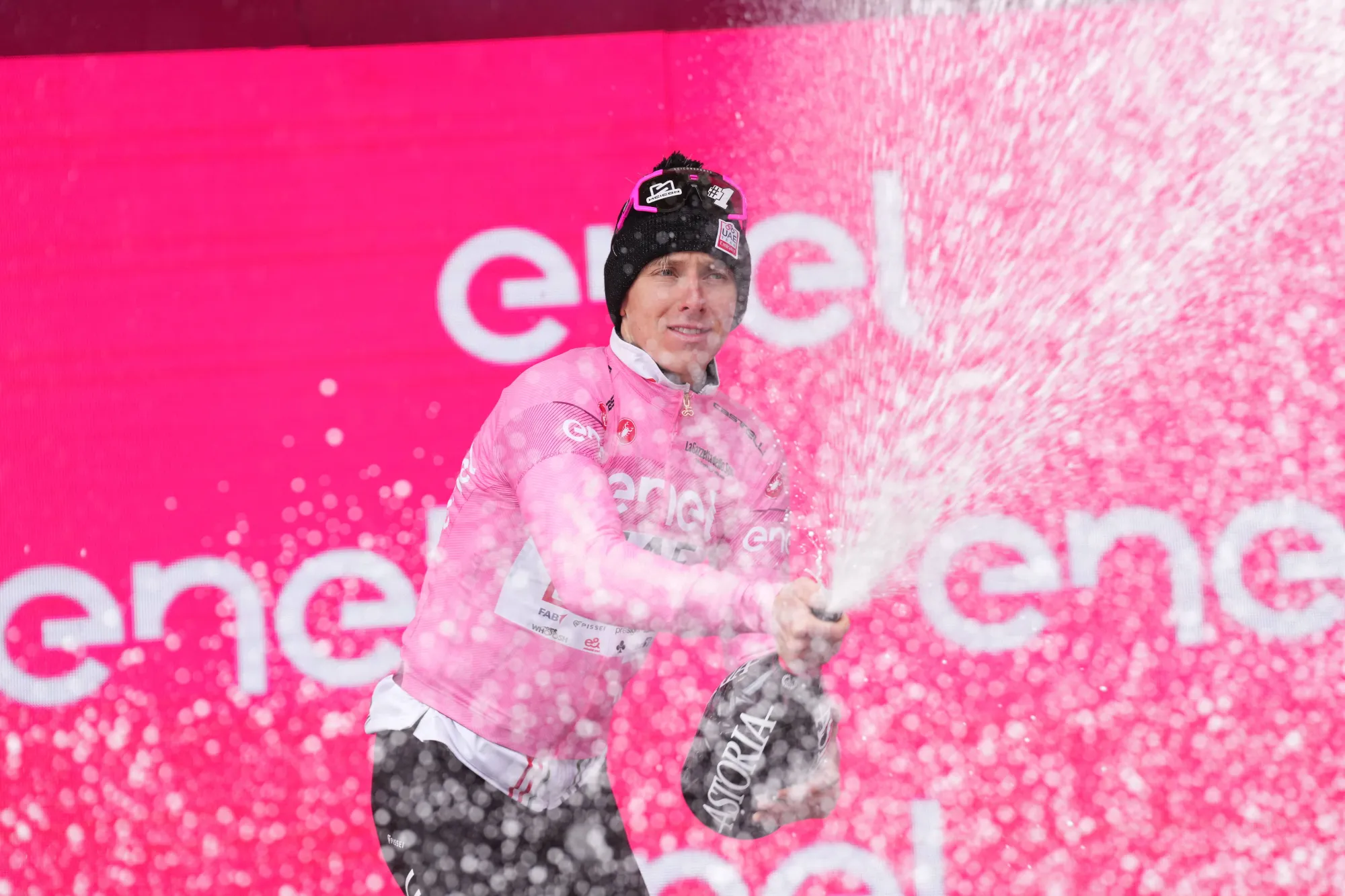 Andrea Vendrame vince la diciannovesima tappa del Giro d'Italia. Tadej Pogacar rimane in Maglia Rosa