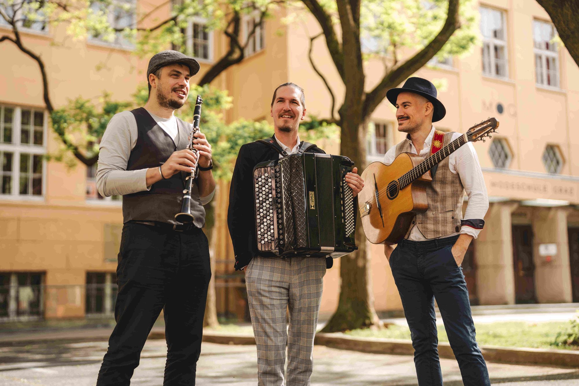 PALCHI NEI PARCHI: DOMENICA 18 AGOSTO ALLE 11 A MADONNA DELLA NEVE SULL’ALPE DI UGOVIZZA A MALBORGHETTO-VALBRUNA, ALPI IN MUSICA / MUSIK IN DEN ALPEN CON IL TRIO MINEUR