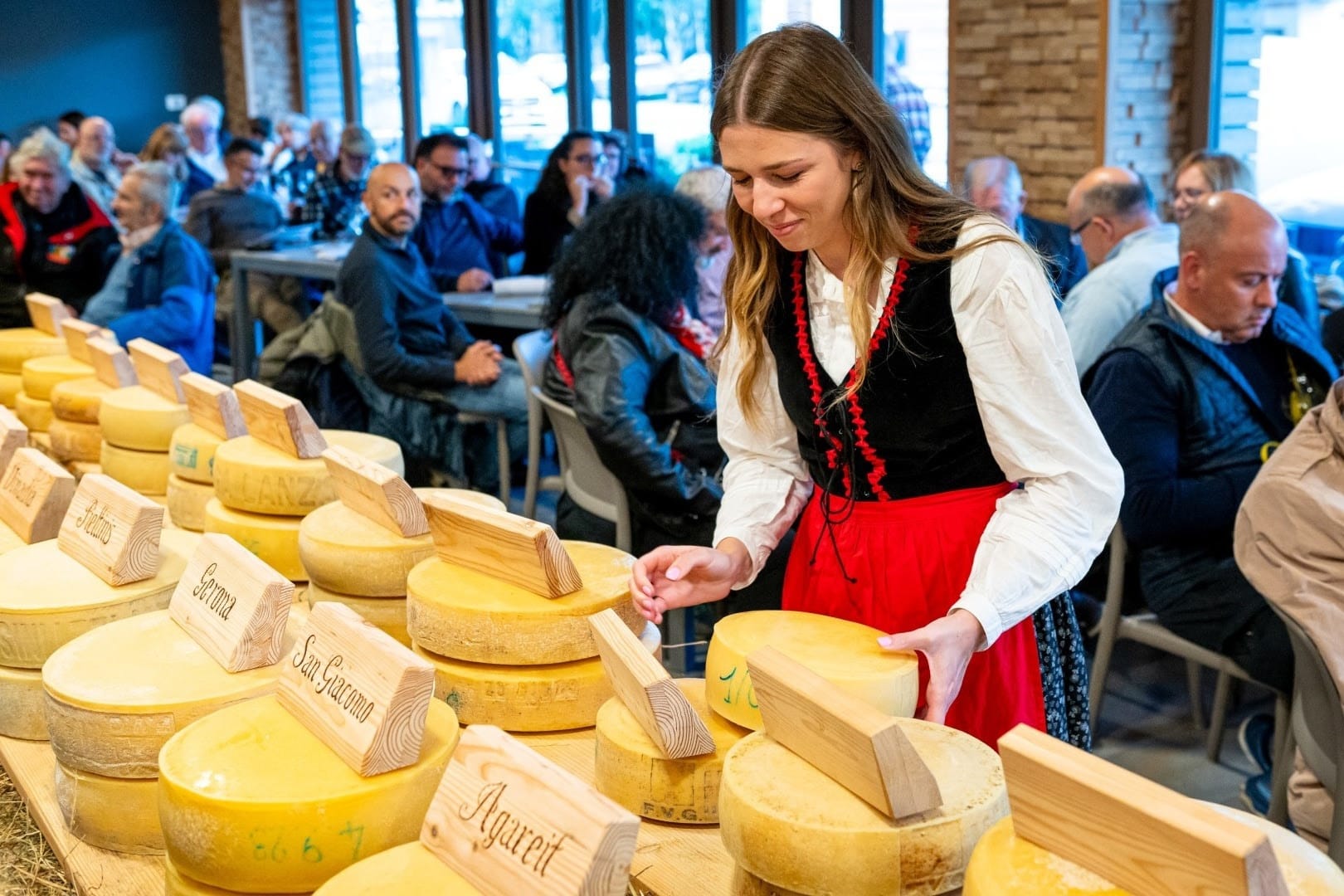 Domenica 20 ottobre in Carnia: Farine di Flôr e Formandi.  A Sutrio sono di scena i piatti tradizionali a base di farina e i formaggi di malga