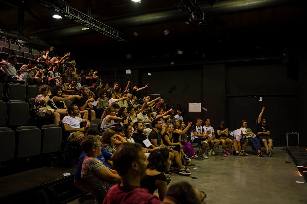 La Scelta del regista catalano Roger Bernat al Palamostre di Udine per la Stagione di Teatro Contatto in Real Life. Sabato 26 ottobre ore 20.30 il dispositivo partecipativo dove gli spettatori prendono il posto della direzione artistica del teatro