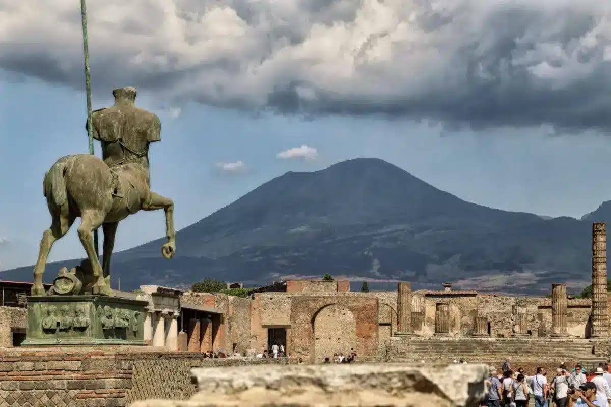 l’Istituto Nausicaa di Napoli ospita la presentazione di “POMPEII - Una storia proibita” di Anna Maria Ghedina