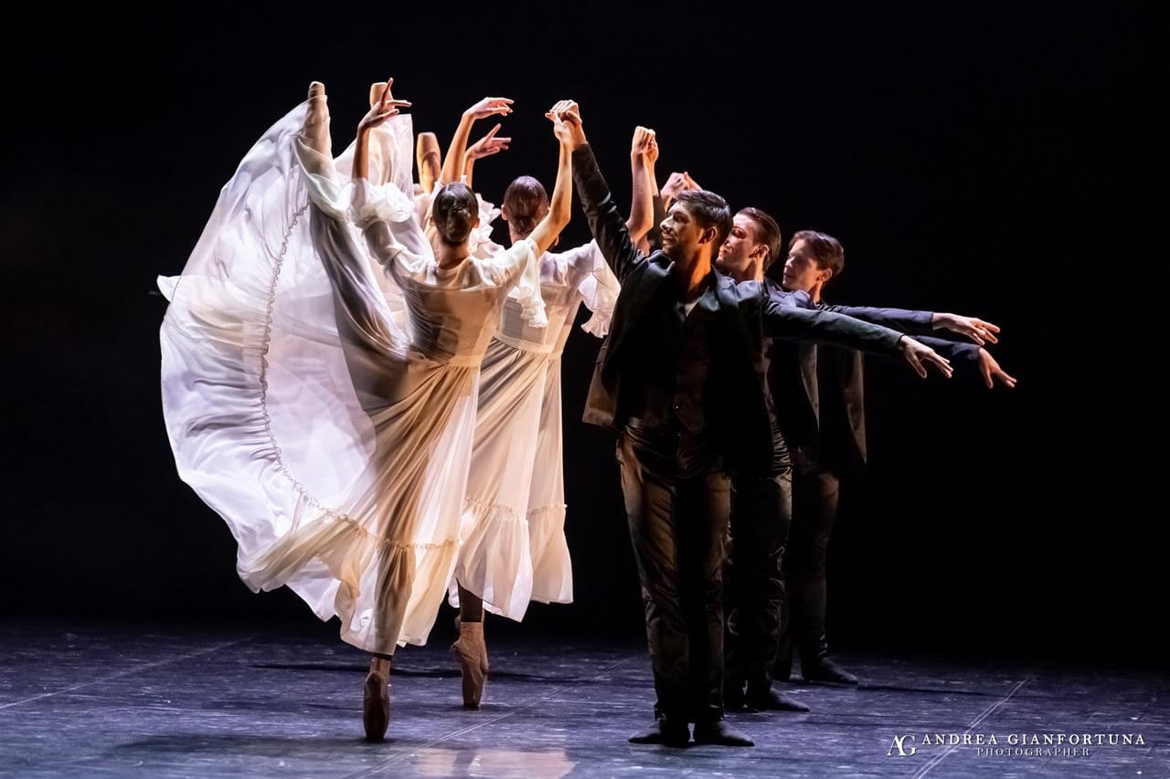 “Da non perdere il 2 gennaio al Politeama Rossetti il balletto “Alles Walzer” con le splendide coreografie di Renato Zanella