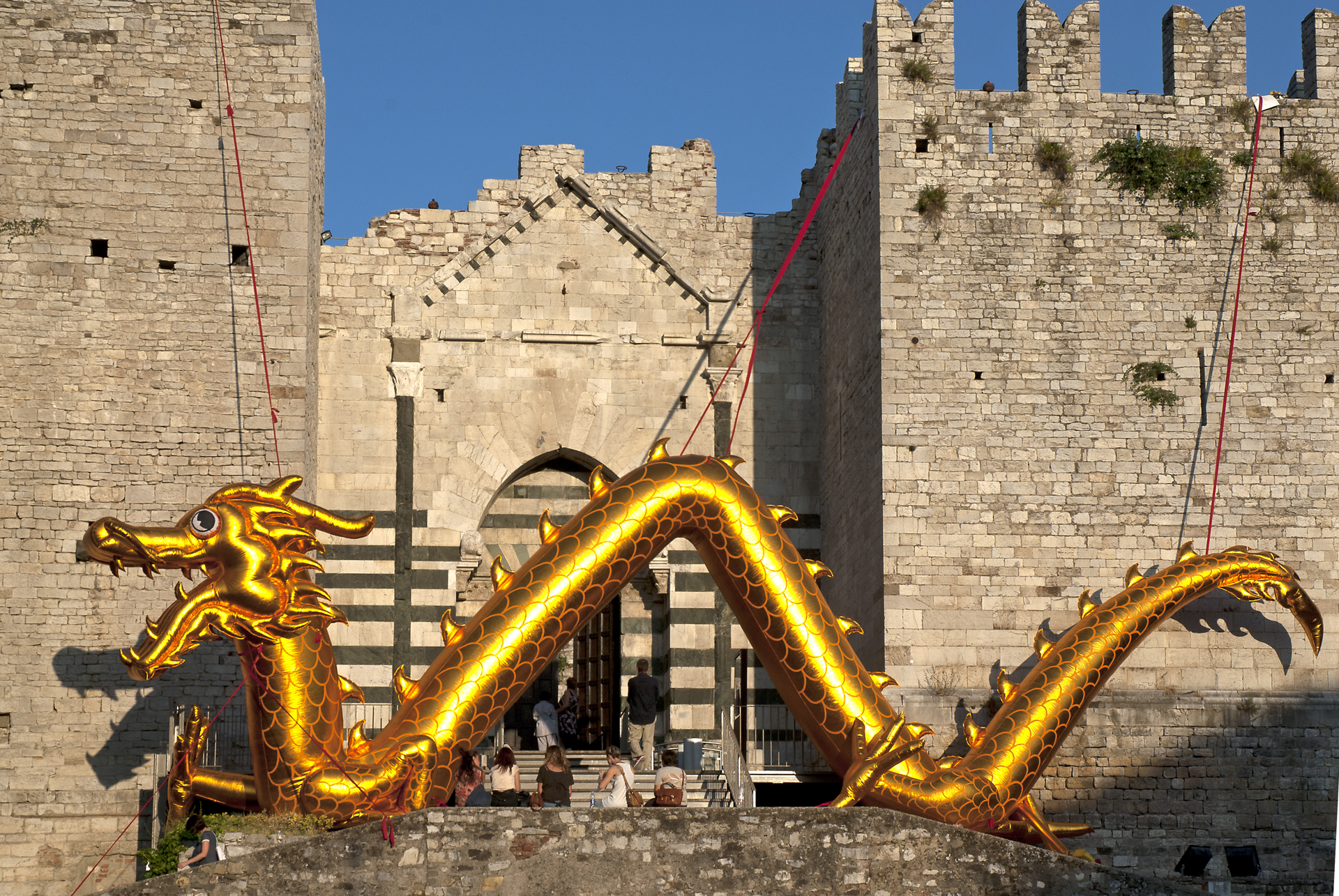 LE SFILATE DEL CAPODANNO CINESE A PRATO: UNICHE IN ITALIA. Il 9 febbraio, nel centro storico