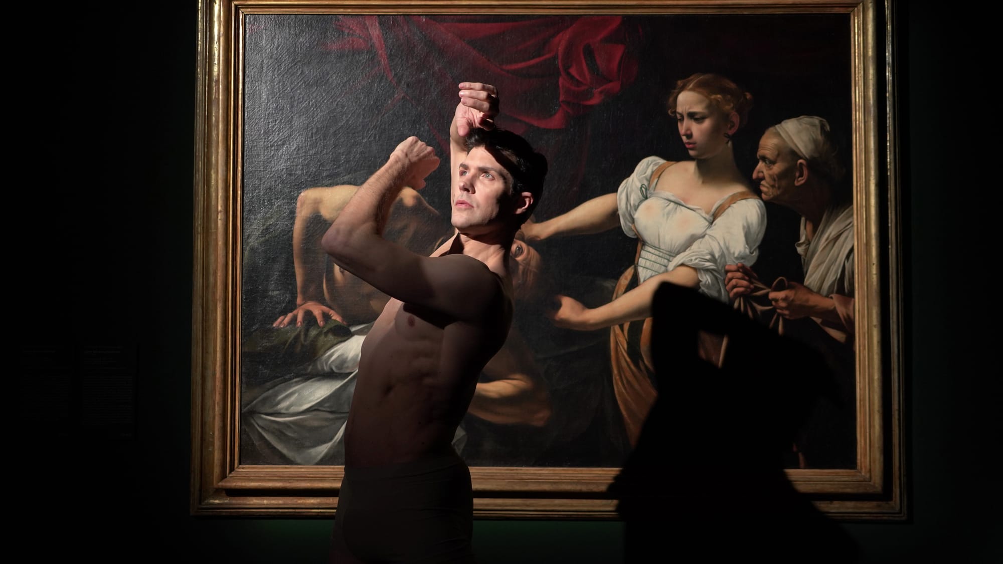 ROBERTO BOLLE BALLA TRA I QUADRI DI CARAVAGGIO A PALAZZO BARBERINI: SONO "I PRIMI PASSI" DEL NUOVO PROGRAMMA E DELLA SUA PROSSIMA OPERA