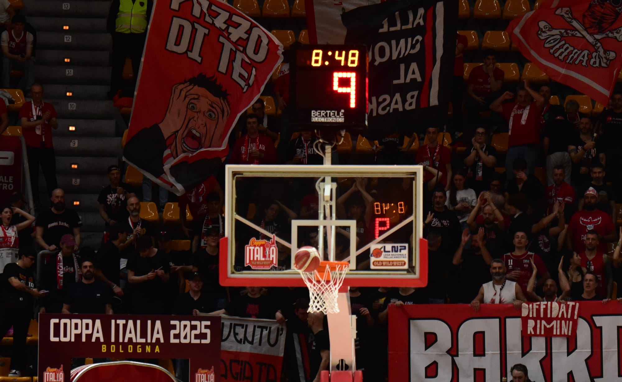 LA UEB GESTECO CIVIDALE COMPIE L’IMPRESA A BOLOGNA E VA IN FINALE NELLA COPPA ITALIA DI BASKET