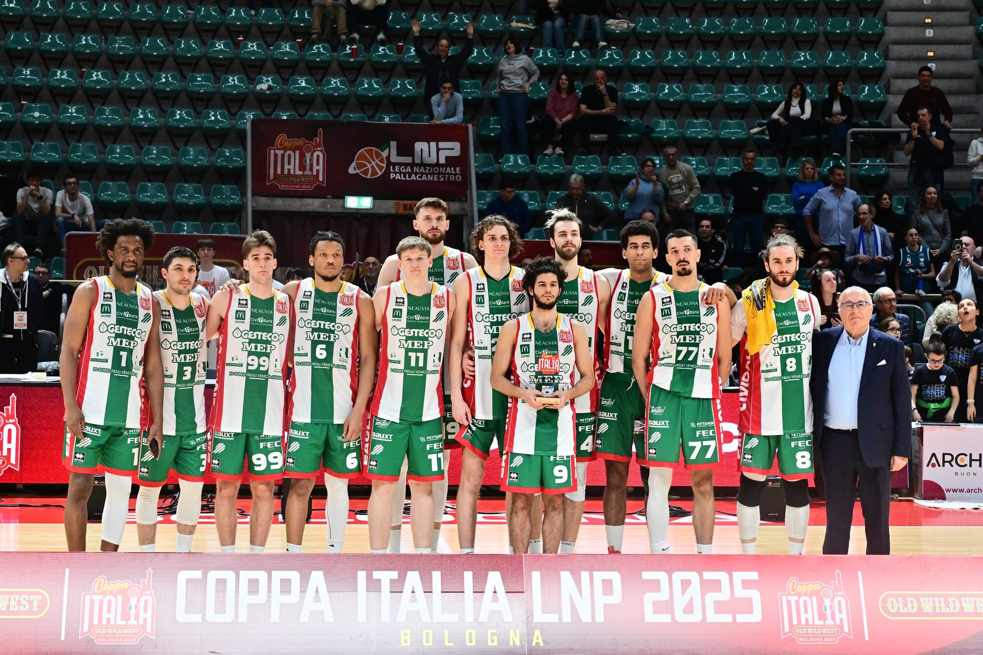 SFUMA IL SOGNO DELLA UEB GESTECO CIVIDALE CHE SFIORA L’IMPRESA MA VIENE BATTUTA DALL’ACQUA S.BERNARDO CANTU’ NELLA FINAL FOUR DI COPPA ITALIA LNP