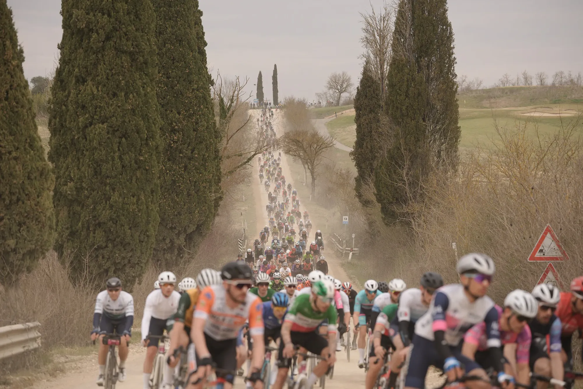 GRAN FONDO STRADE BIANCHE ESTRA: LA FESTA DEI 6500 SULLE ORME DI POGACAR E VOLLERING