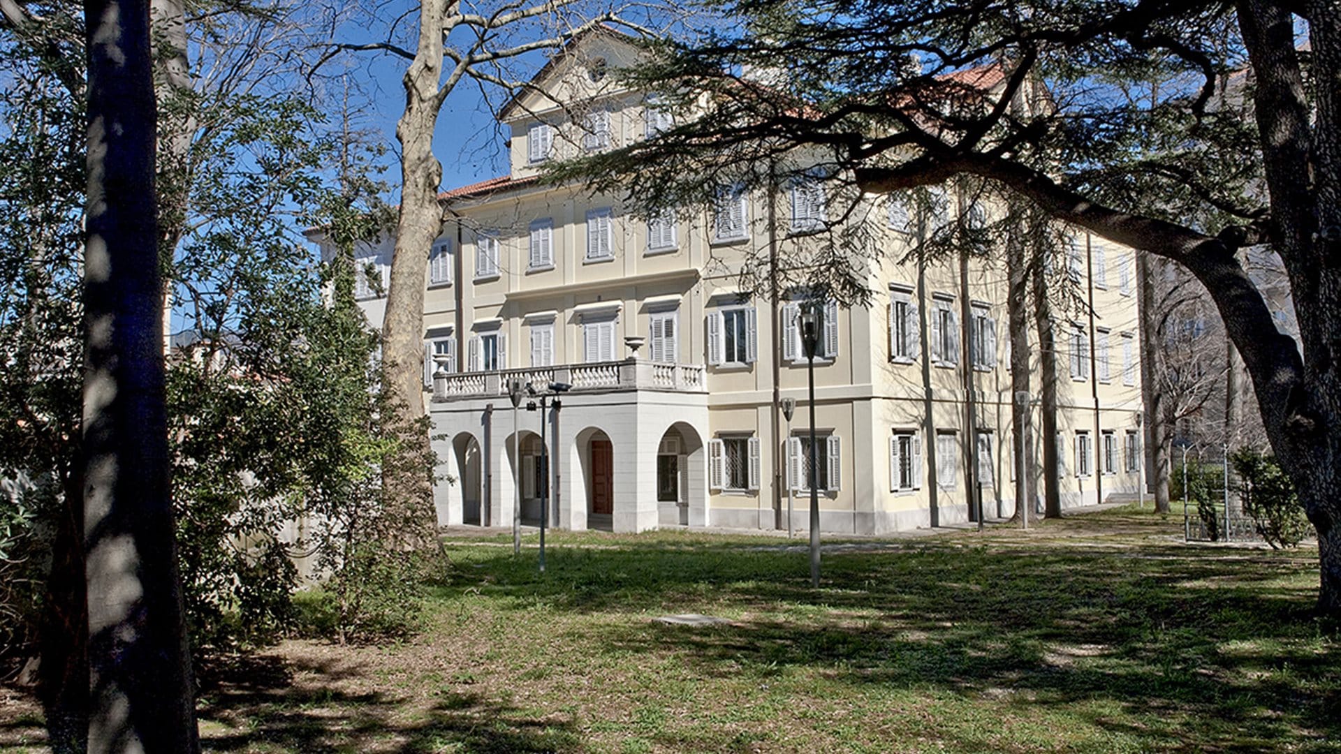 LA PRIMA DI TRIESTE ESTATE 2025 Le rappresentazioni teatrali dal 5 all’8 giugno Il giardino del Museo Sartorio per LET’S PLAY