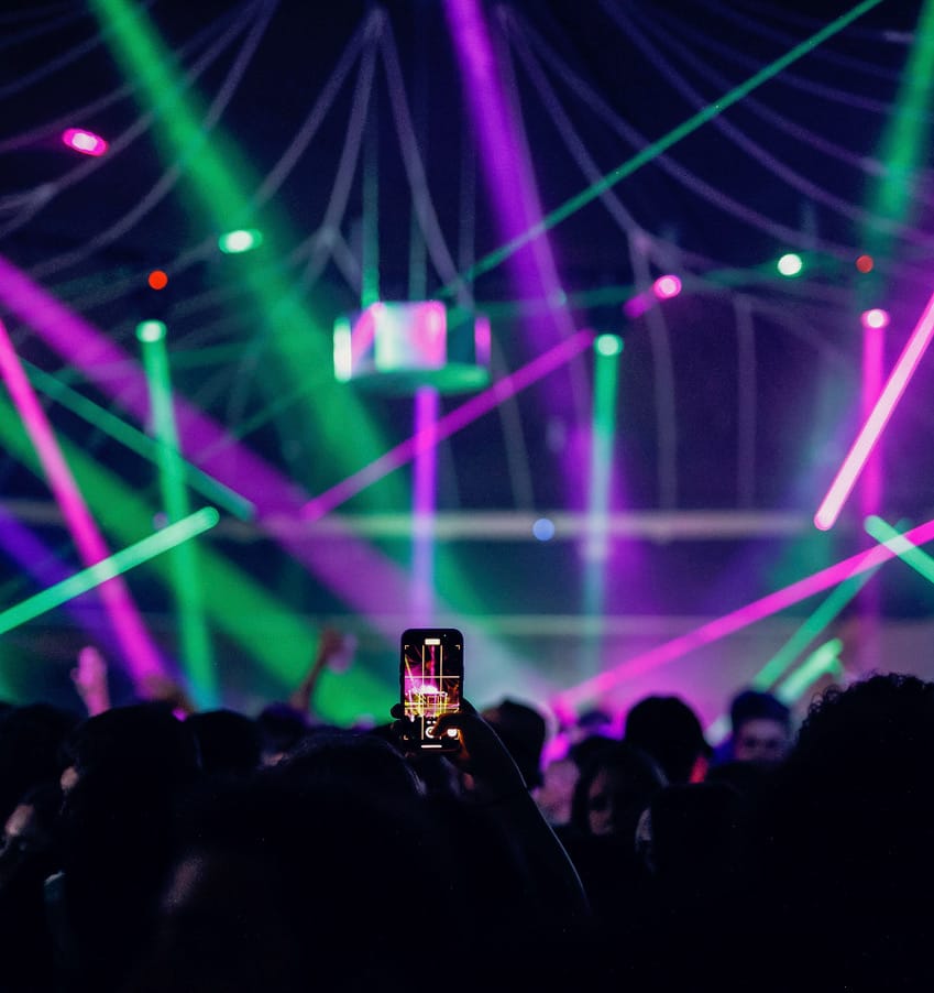IN BAIA DI SISTIANA SI TORNA A BALLARE_Al BASE Club Experience conferma dei tradizionali format settimanali dal 3 giugno a sabato 7 giugno