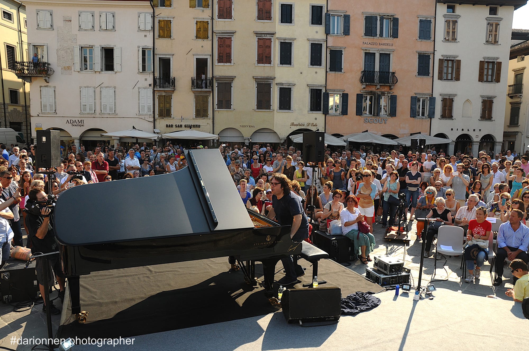 CONCERTO DEL RISVEGLIO sabato 5 luglio alle 7 del mattino in Castello a Udine con REMO ANZOVINO a dieci anni dalla prima edizione