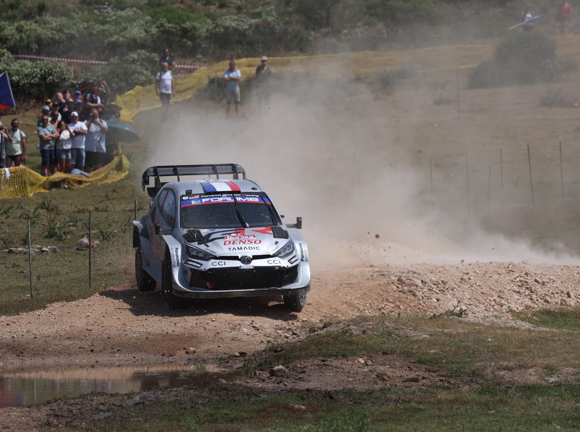 OGIER CON MAESTRIA È LEADER DOPO LA PRIMA TAPPA AL RALLY ITALIA SARDEGNA