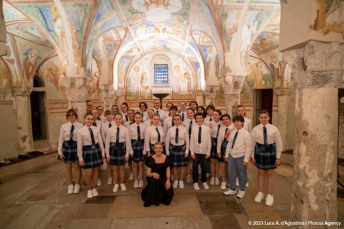 Il 26 novembre al Palamostre di Udine una serata speciale tra arte e impegno sociale YOUR BEST CHRISTMAS, IL CORO VOCINVOLO ACCENDE LA SOLIDARIETÀ
