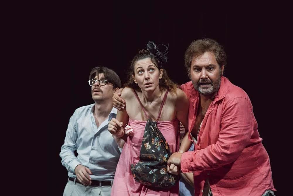 ArtistiAssociati - Centro di Produzione Teatrale Debutta la produzione ‘Festa di confine’ con il Teatro dei Borgia Due repliche fra Slovenia e Italia: lunedì 17 a Nova Gorica; martedì 18 a Cormons