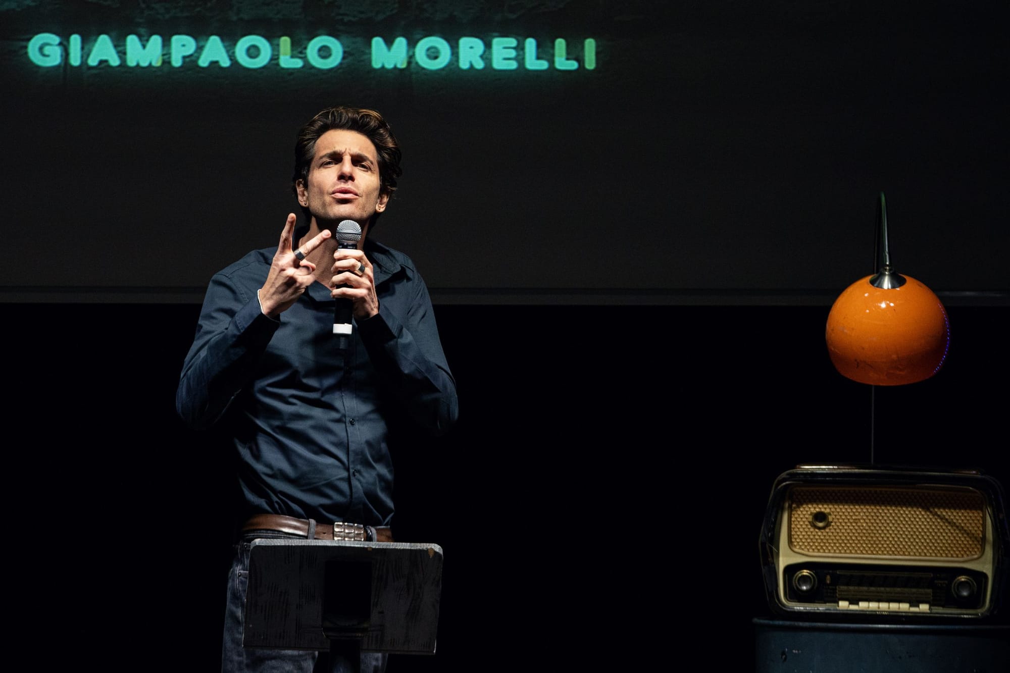 GIAMPAOLO MORELLI (l'Ispettore Coliandro) in scena mercoledì 21 gennaio con SCOMODE VERITA' E 3 STORIE VERE Teatro Benois De Cecco di Codroipo