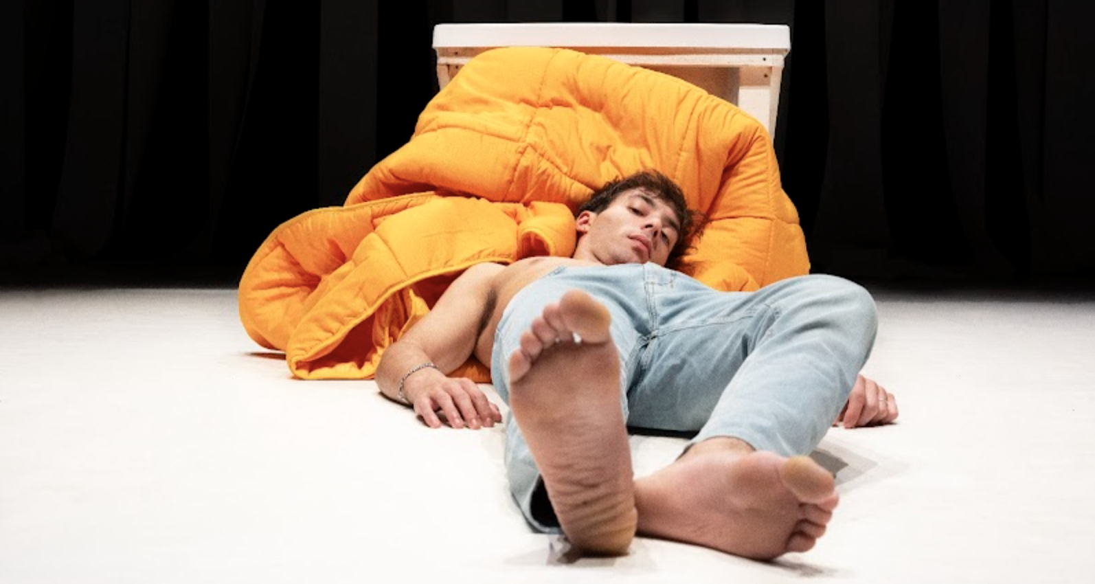 La città dei vivi” ovvero metafisica della contraddizione vista da Ivone Capece