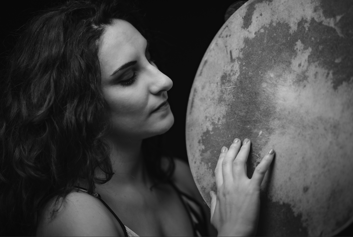 "RADICA live" di FRANCESCA INCUDINE domani 20 febbraio arriva a MILANO