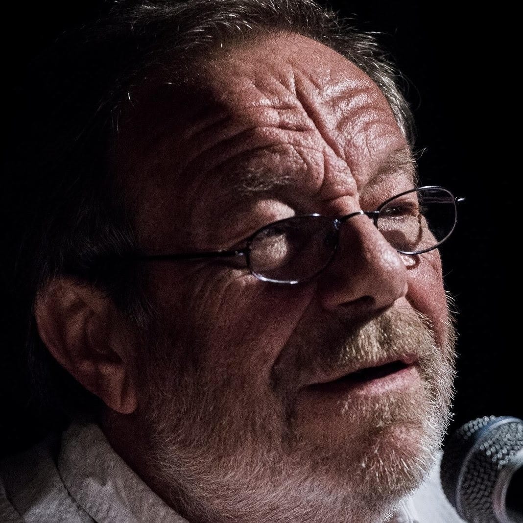 “PAROLA DI CANTAUTORE” - # Leggere – Ascoltare – Scrivere – Parlare # laboratorio condotto da Edoardo De Angelis, tra le voci più significative della canzone d’autore italiana.