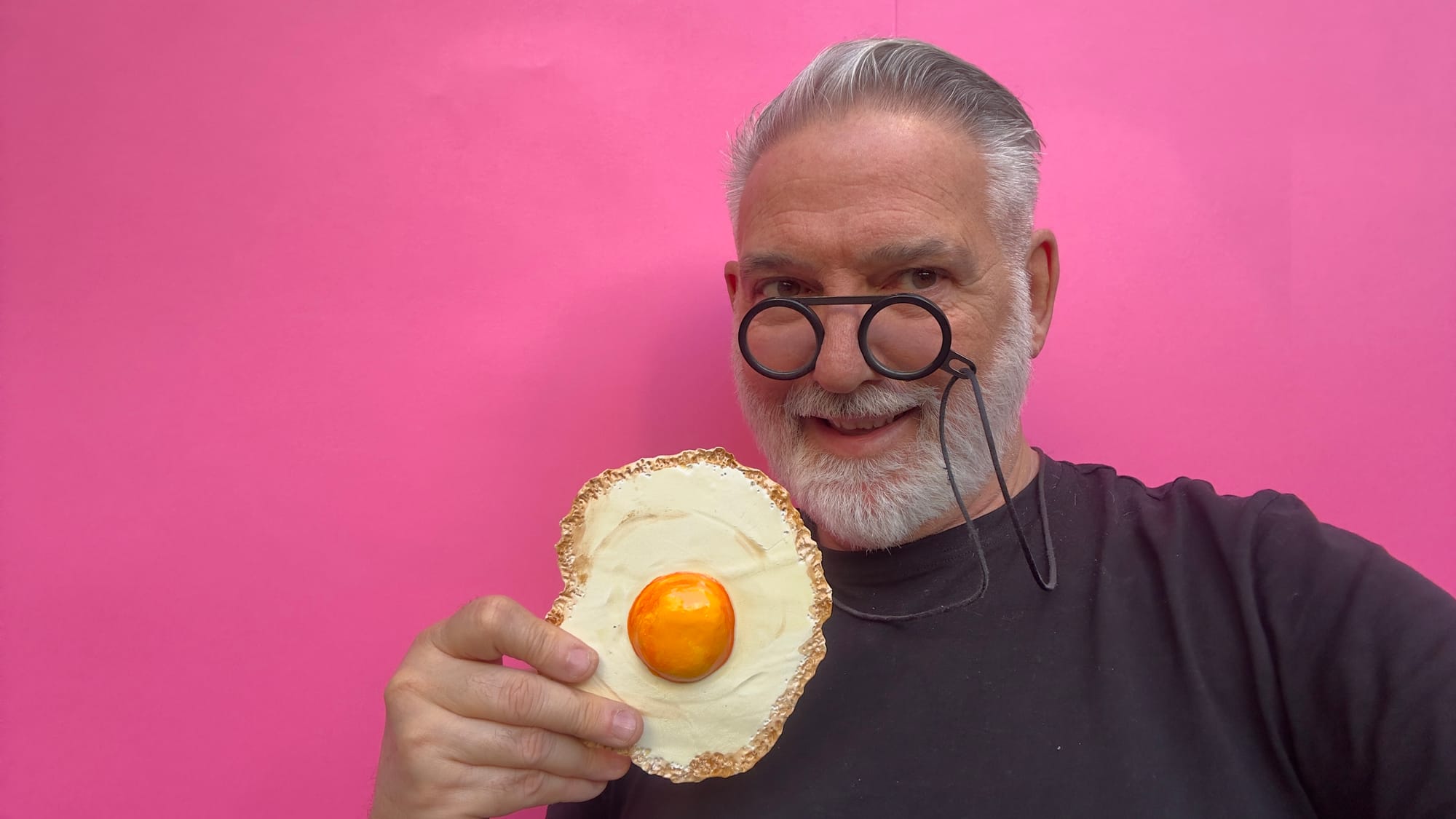 PIERO FIGURA presenta “EGGS”: la nuova installazione tra pop art e surrealismo in occasione della Design Week 2026 Dal 21 al 26 aprile 2026 MILANO