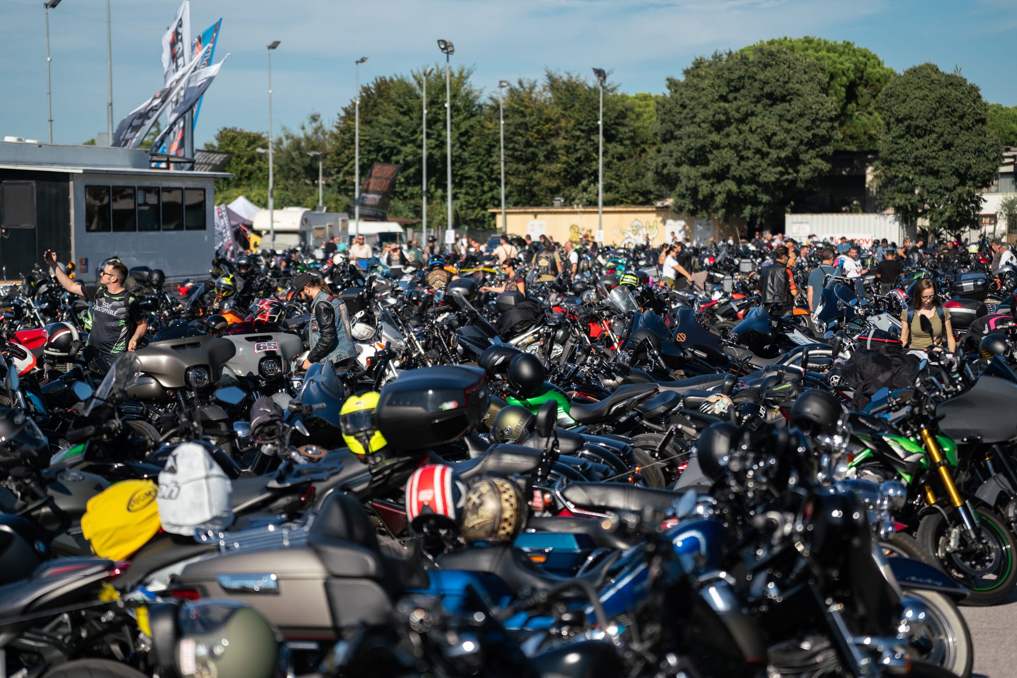 5° Italian Bike Week, quattro giorni di moto tra sterrati e orizzonti