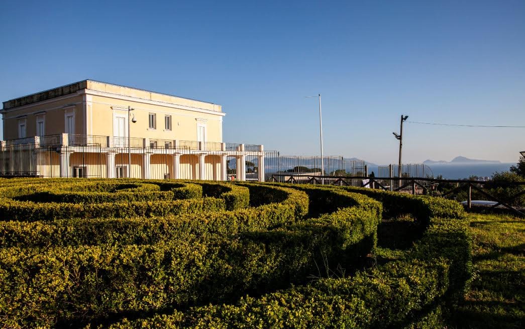 Il FAI ha celebrato Giacomo Leopardi nelle Giornate FAI di Autunno Grande successo per l'evento "Odorata Ginestra" a Villa delle Ginestre (Torre del Greco).