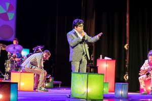 ELIO in scena da venerdì nel Circuito ERT con CI VUOLE ORECCHIO