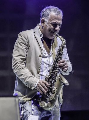 VEN 4 NOV. MARCO ZURZOLO E I NEW SHOWMAN DEL MORO DI CAVA DE’ TIRRENI