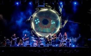 LUNEDÌ 30 GENNAIO ALLE 20.30 IN ESCLUSIVA REGIONALE AL TEATRO VERDI DI PORDENONE SHINE! PINK FLOYD MOON L’opera Rock di Micha Van Hoecke