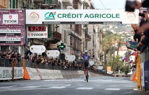 Mathieu Van der Poel vince la 114^ Milano-Sanremo
