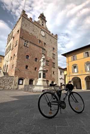 Prato destinazione top delle vacanze di Pasqua: 5 cose uniche da fare nella città toscana dei tessuti, per le feste di aprile e nei ponti di primavera