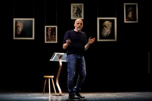 NUOVO TEATRO COMUNALE DI GRADISCA D’ISONZO ‘Antenati – The grave party’ di e con Marco Paolini Martedì 28 marzo