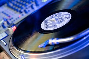 il 21 aprile alla Fiera di Udine CEGHEDACCIO: SALE LA FEBBRE DEL VENERDÌ SERA