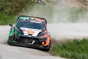 UNO SCATENATO THIERRY NEUVILLE SI PORTA IN TESTA NELLA PRIMA GIORNATA DEL CROATIA RALLY 2023