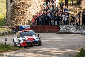 COLPO DI SCENA AL CROATIA RALLY: THIERRY NEUVILLE DANNEGGIA LA VETTURA IN UN INCIDENTE E DICE ADDIO ALLA GARA