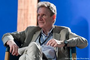 UDINE, al festival vicino/lontano DOMANI 4 maggio le GEOGRAFIE DEL POTERE con Lucio CARACCIOLO, e l'IRAN di Luciana BORSATTI. In scena domani sera APEIROGON, del Premio Terzani 2022 Colum MCCANN