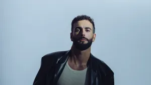 Marco Mengoni partenza con il botto da Bibione