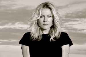 LIGNANO, incontri con l’autore e con il vino: DOMANI giovedì 29 giugno al PalaPineta, NATASHA STEFANENKO presenta “Ritorno nella città senza nome”