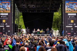 LA CARICA CANTAUTORALE DEI BAUSTELLE ALLA SECONDA GIORNATA DELLA 28ESIMA EDIZIONE DEL NO BORDERS MUSIC FESTIVAL