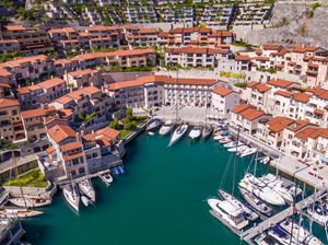 Inaugurazione delle opere realizzate dai giovani scultori in residenza e apertura della mostra documentativa. Portopiccolo, sabato 21.10