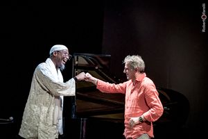 DOMENICA 29 OTTOBRE A CORMONS, ALLE 16.30, UN INCONTRO CON DUE TESTIMONAL D’ECCEZIONE, I CELEBRI MUSICISTI PAOLO FRESU E OMAR SOSA E IL BANCO ALIMENTARE DEL FRIULI VENEZIA GIULIA