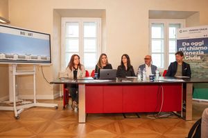 Riflessioni sul Futuro degli Spazi Urbani / Reflecting on the Future of Urban Spaces Presentato il tema della Biennale Internazionale Donna e il “Seed Mirror”