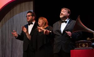 TEATRO COMUNALE DI CORMONS ‘Cetra… una volta’ con Stefano Fresi, Toni Fornari e Emanuela Fresi La stagione si apre con una commedia musicale e ironica – Martedì 14 novembre, alle 21
