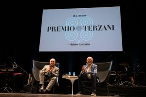 UDINE, SALĀM / SHALOM, VICINO/LONTANO e CSS per la PACE. Domenica 5 novembre in scena "DUE PADRI", da "APEIROGON" di COLUM McCANN, con MASSIMO SOMAGLINO e ALESSANDRO LUSSIANA.